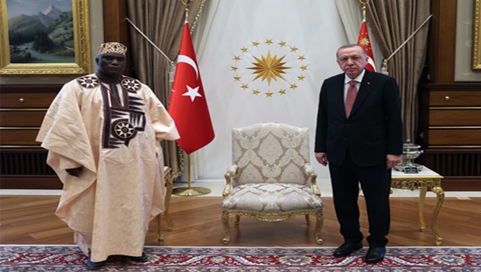 Gambiya büyükelçisinden güven mektubu