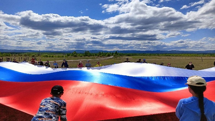 «Единая Россия» проводит праздничные мероприятия ко Дню России по всей стране