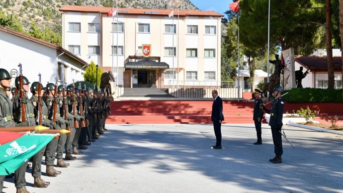 Cumhurbaşkanı Ersin Tatar, Güvenlik Kuvvetleri Komutanı Tümgeneral İlker Görgülü’yü ziyaret etti