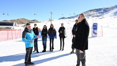 İlham Əliyev Şahdağ Turizm Kompleksində yerləşən “Lakeside” hotelində aparılmış işlərlə və “Xizək klubu” binasının tikintisi ilə tanış olub