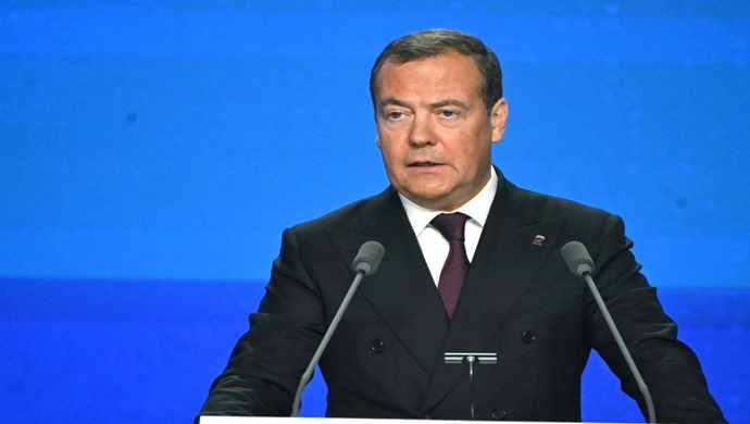 Dmitri Medvedev: “Ulusların Özgürlüğü İçin!” hareketinin daimi komitesinin uzman konseyi üyeleri insanlığın kaderine karşı şefkatli bir tutumla birleşmiş